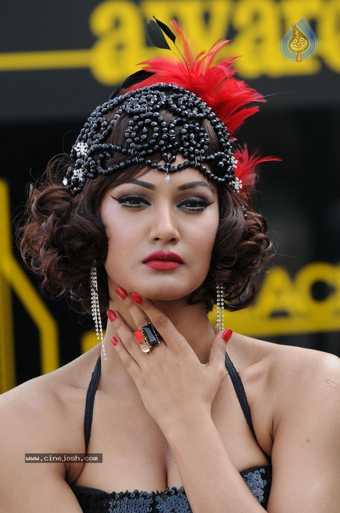 Mukti Mohan Spicy Photos - 22 / 53 photos