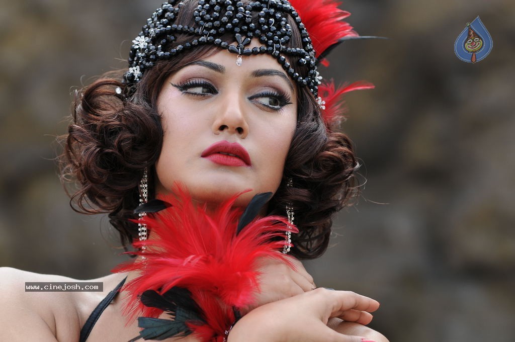 Mukti Mohan Spicy Photos - 26 / 53 photos