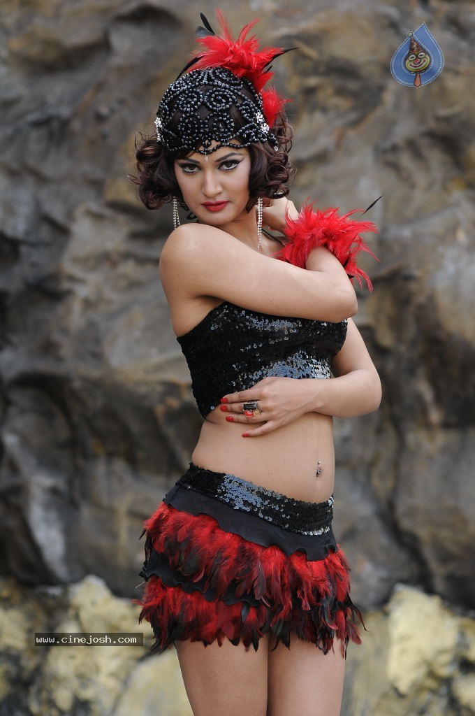 Mukti Mohan Spicy Stills - 5 / 50 photos