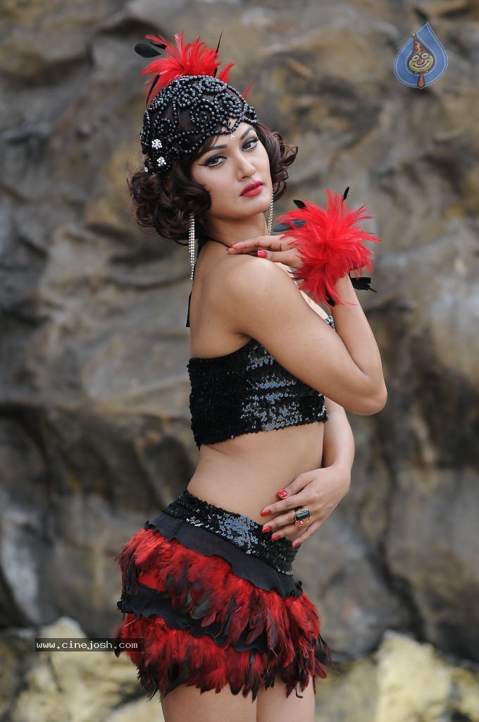 Mukti Mohan Spicy Stills - 6 / 50 photos