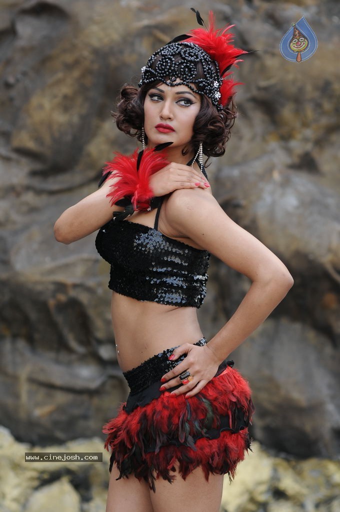 Mukti Mohan Spicy Stills - 9 / 50 photos