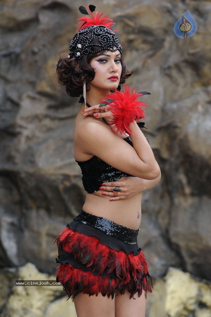 Mukti Mohan Spicy Stills - 28 / 50 photos