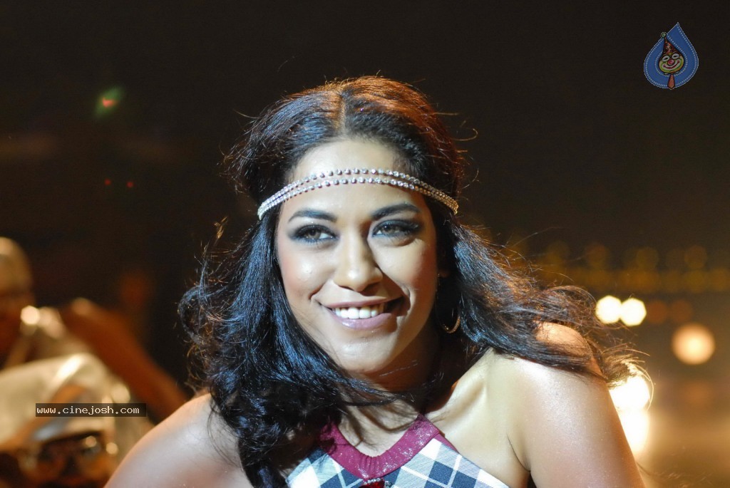 Mumaith Khan Hot Pics - 6 / 79 photos