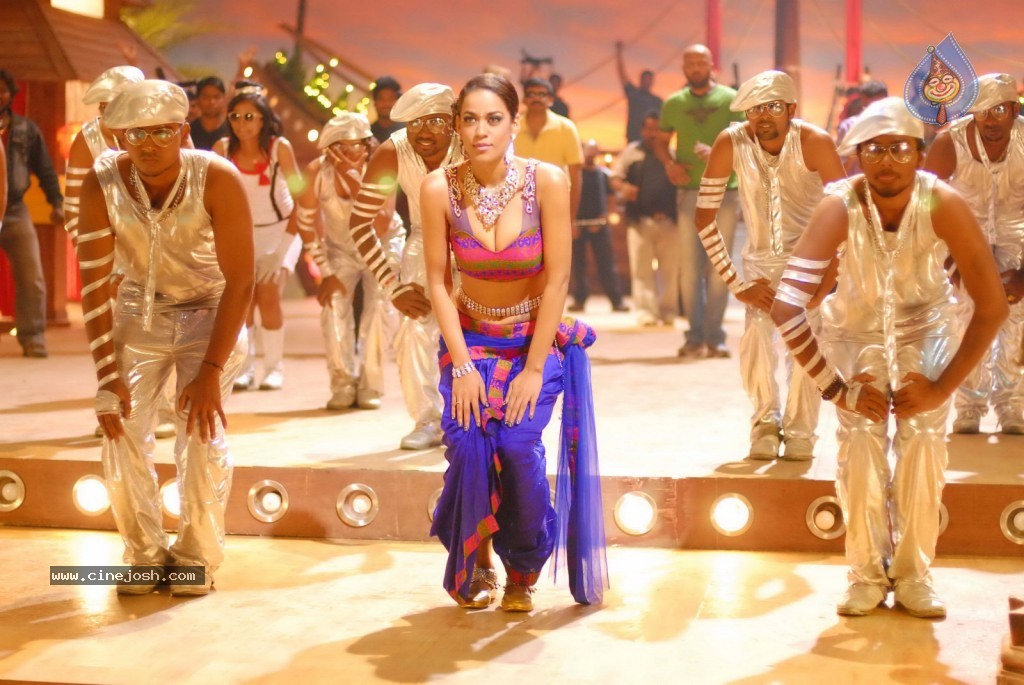 Mumaith Khan Hot Pics - 12 / 79 photos