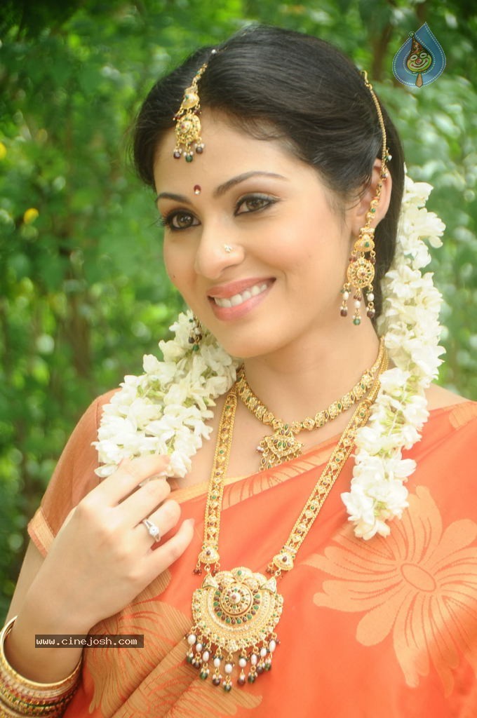 Mythili Tamil Movie Hot Stills - 16 / 65 photos