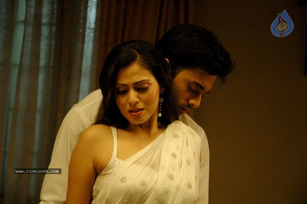 Mythili Tamil Movie Hot Stills - 28 / 65 photos
