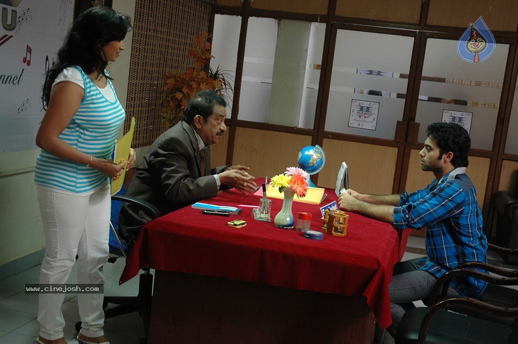 Mythili Tamil Movie Hot Stills - 58 / 65 photos