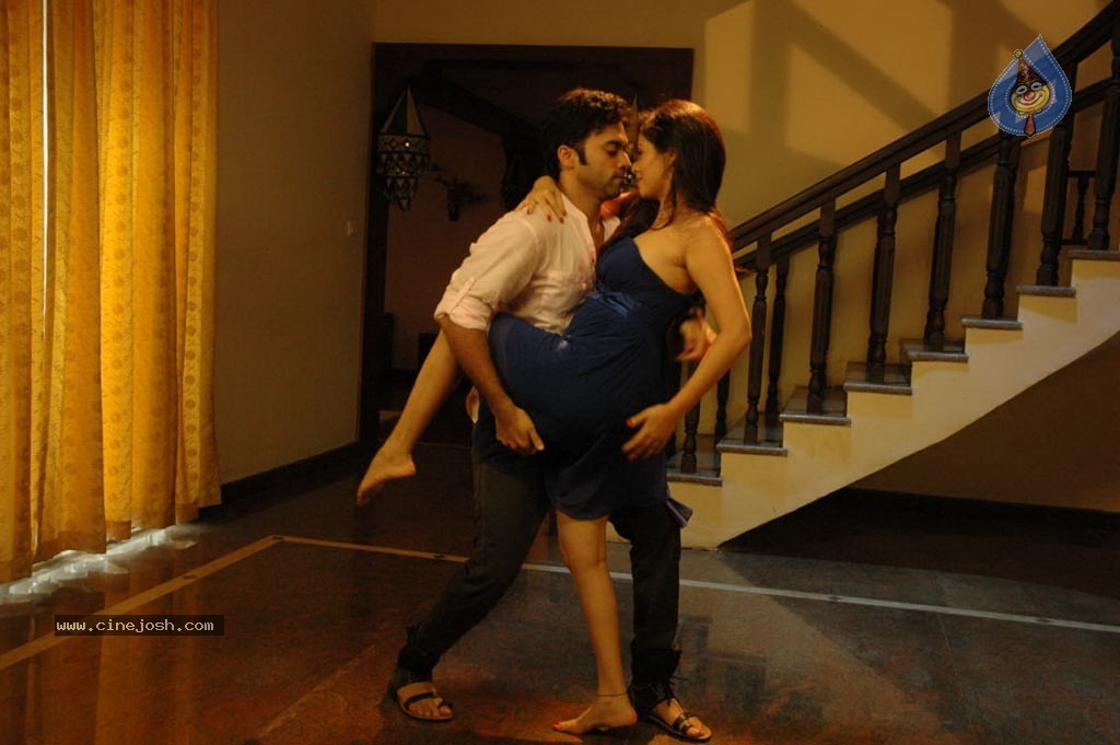 Mythri Movie Hot Stills - 88 / 105 photos