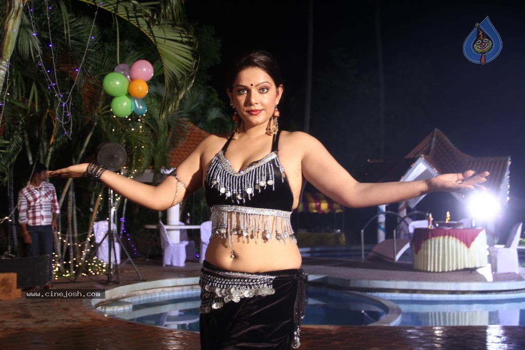 Naakaithe Nachindi Movie Hot Stills - 1 / 35 photos
