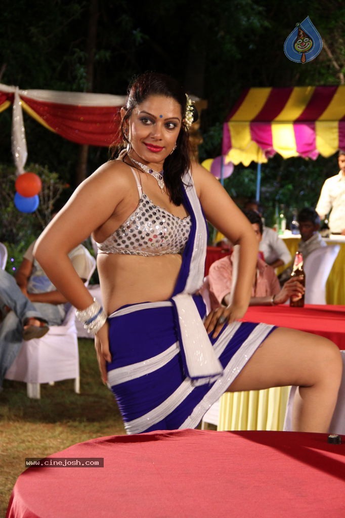 Naakaithe Nachindi Movie Hot Stills - 15 / 35 photos