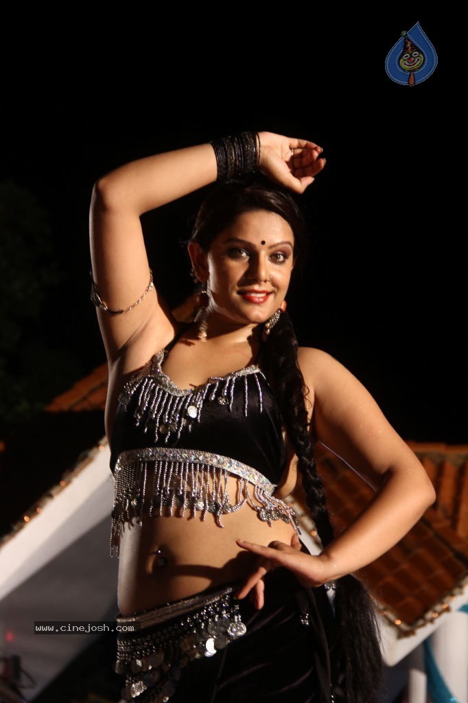 Naakaithe Nachindi Movie Hot Stills - 21 / 35 photos