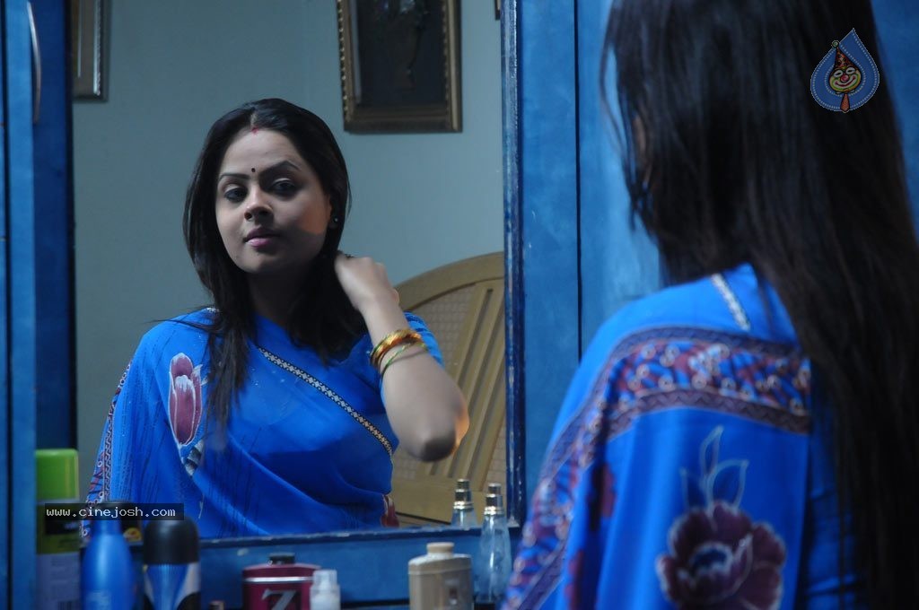 Naanum En Jamunavum Tamil Movie Hot Stills - 16 / 52 photos