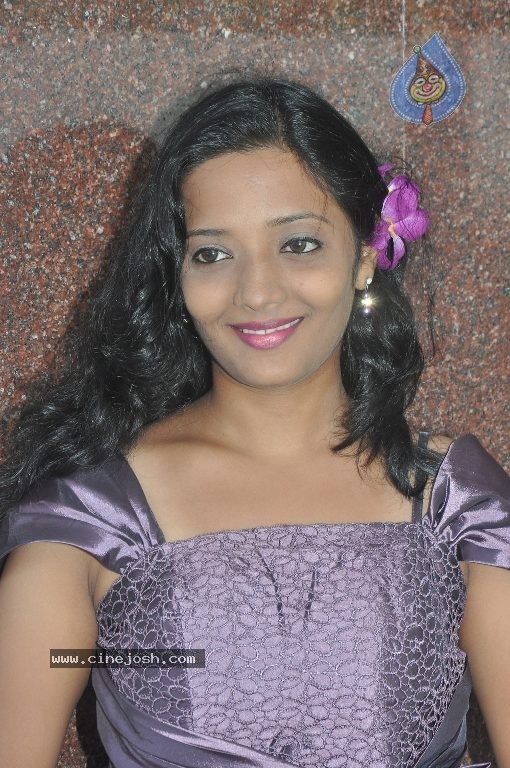 Naanum En Jamunavum Tamil Movie Hot Stills - 49 / 52 photos