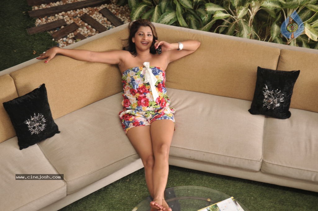 Nadeesha Hemamali Spicy Photos - 14 / 40 photos