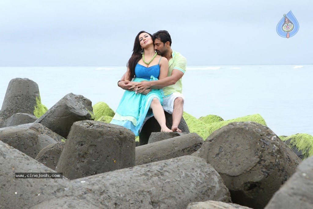 Nadigayin Diary Tamil Movie Hot Stills - 40 / 41 photos