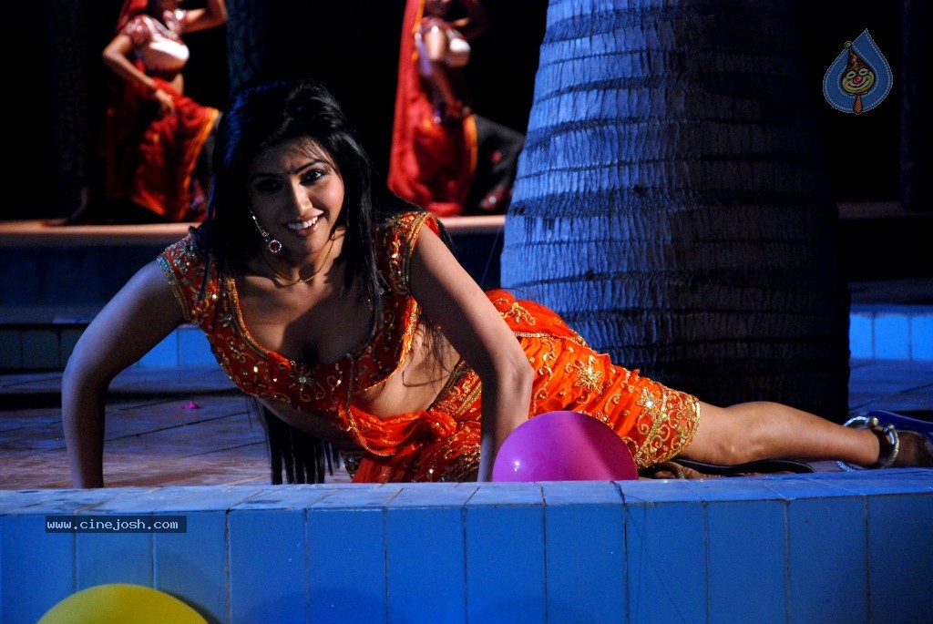 Nalini Kumari Spicy Stills - 27 / 109 photos