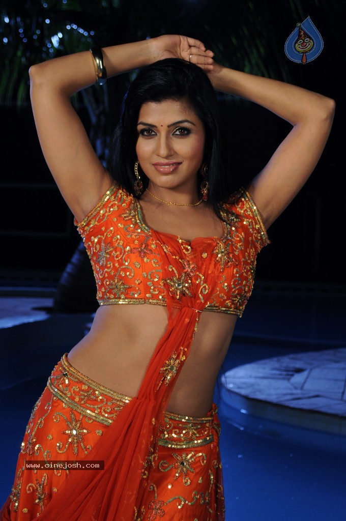 Nalini Kumari Spicy Stills - 32 / 109 photos