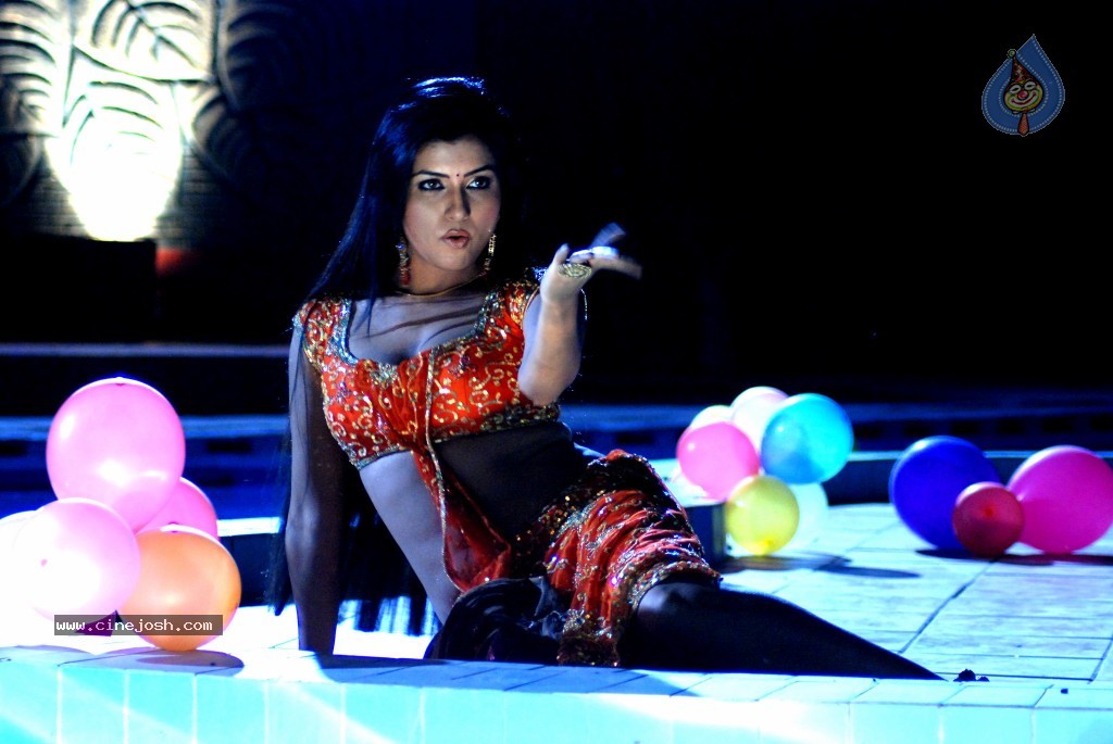 Nalini Kumari Spicy Stills - 45 / 109 photos