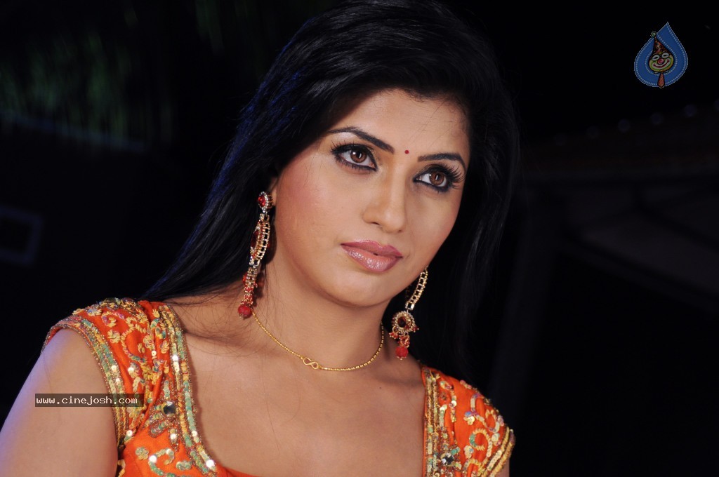 Nalini Kumari Spicy Stills - 58 / 109 photos