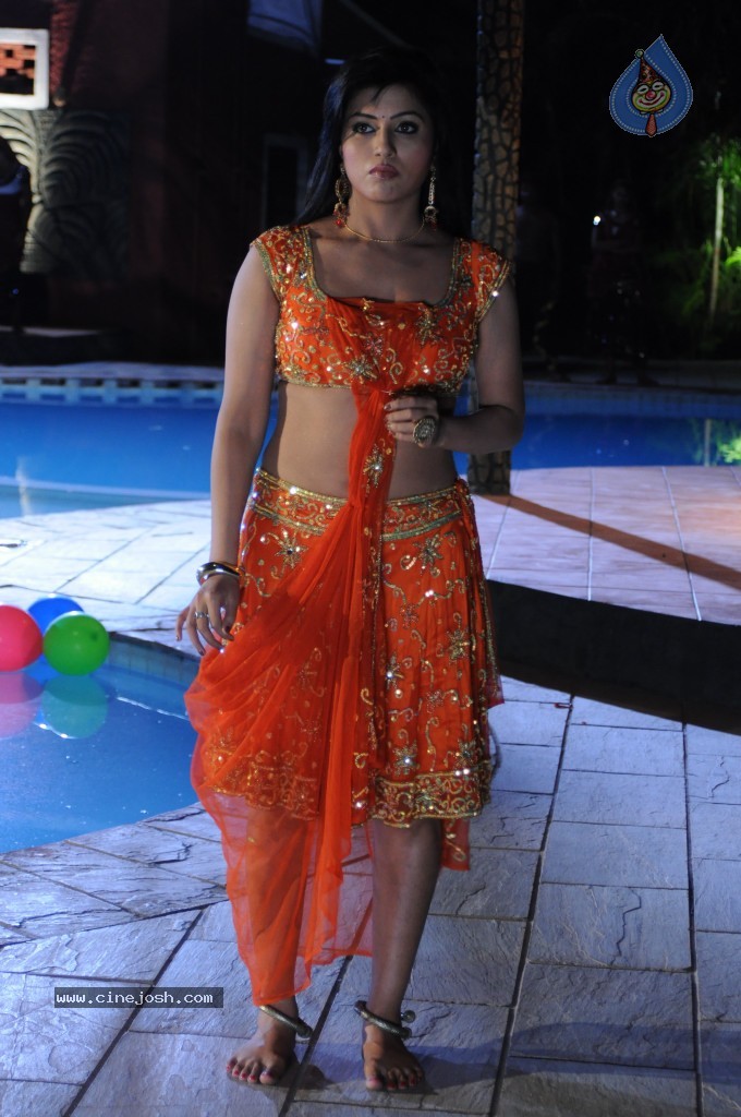 Nalini Kumari Spicy Stills - 69 / 109 photos