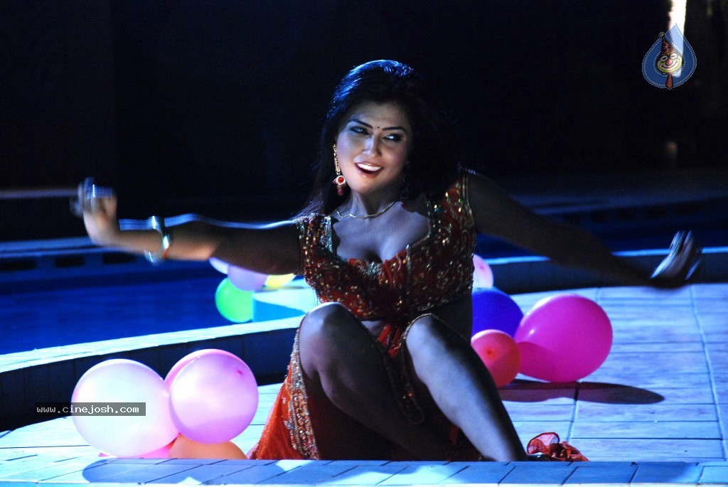 Nalini Kumari Spicy Stills - 75 / 109 photos