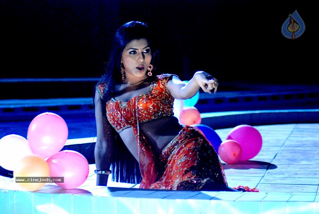 Nalini Kumari Spicy Stills - 86 / 109 photos