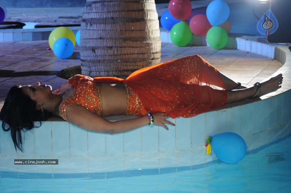 Nalini Kumari Spicy Stills - 87 / 109 photos