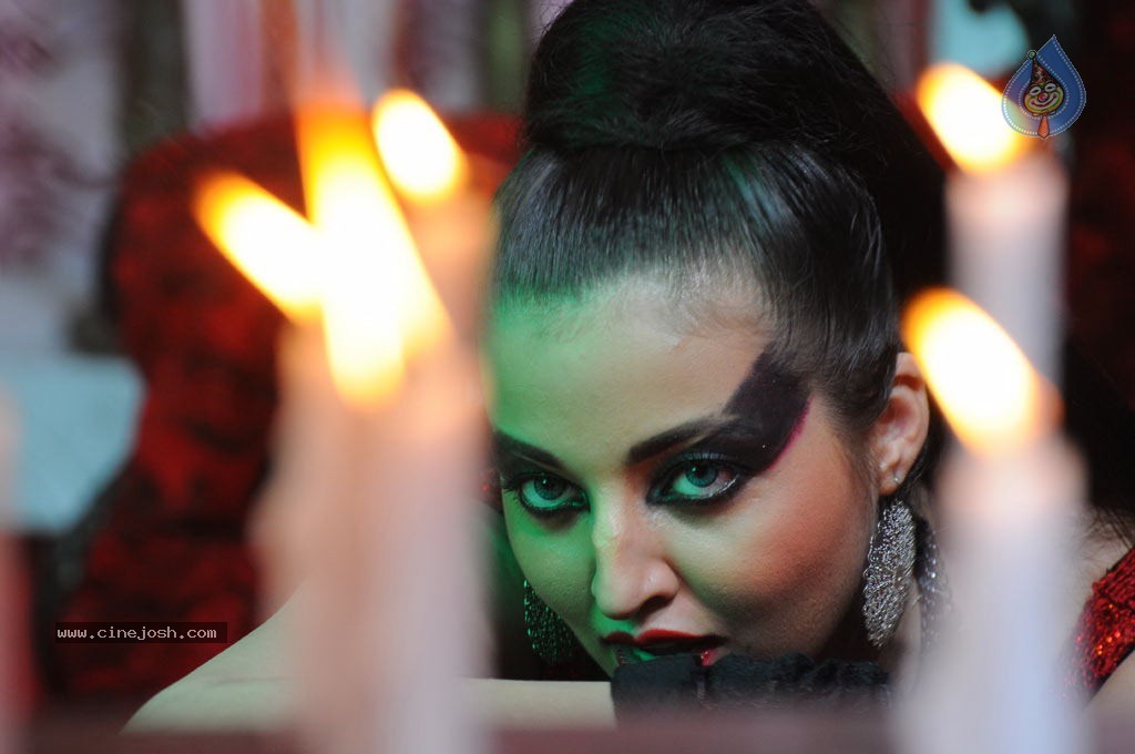 Nankam Pirai Tamil Movie Spicy Photos - 7 / 86 photos