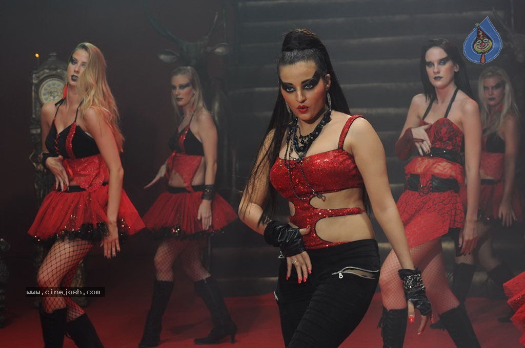 Nankam Pirai Tamil Movie Spicy Photos - 16 / 86 photos