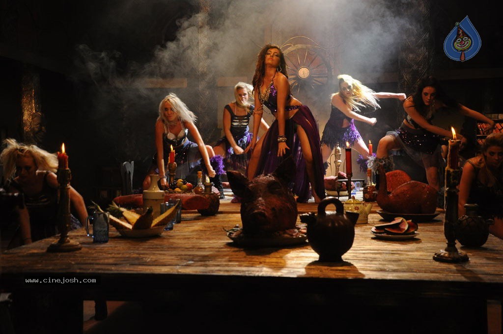 Nankam Pirai Tamil Movie Spicy Photos - 19 / 86 photos