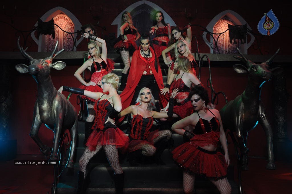 Nankam Pirai Tamil Movie Spicy Photos - 26 / 86 photos