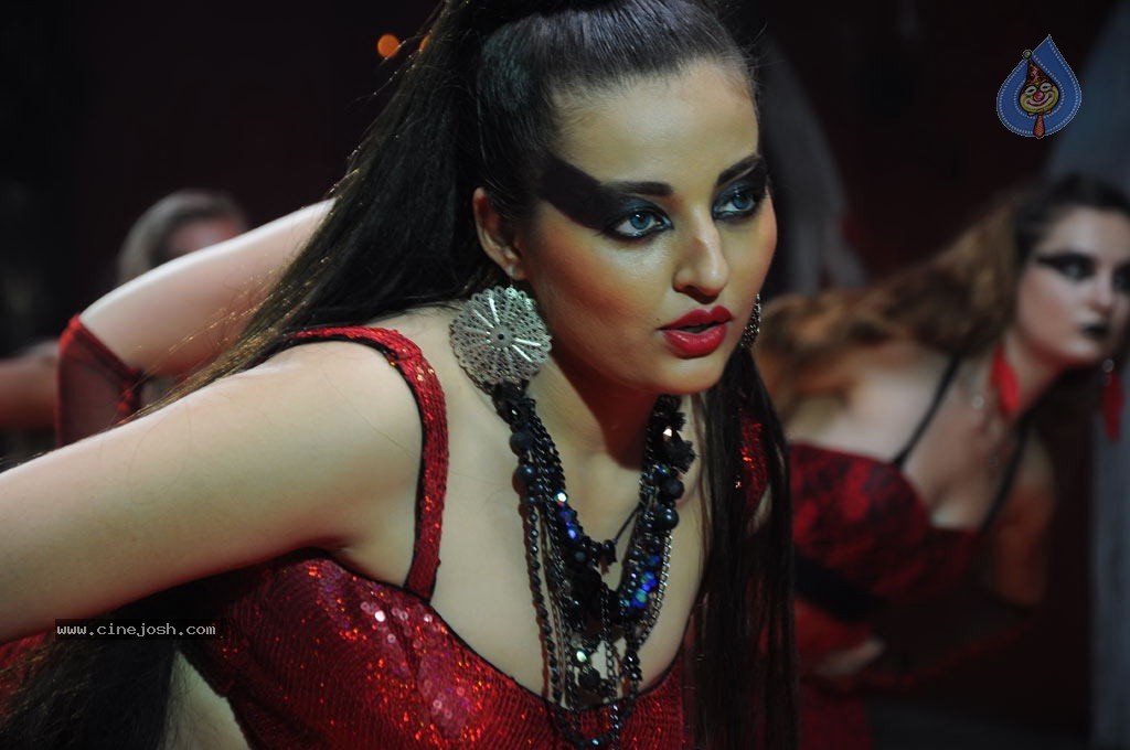 Nankam Pirai Tamil Movie Spicy Photos - 33 / 86 photos