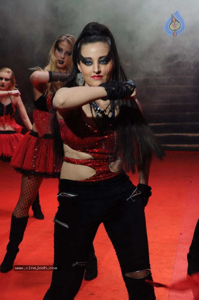 Nankam Pirai Tamil Movie Spicy Photos - 40 / 86 photos