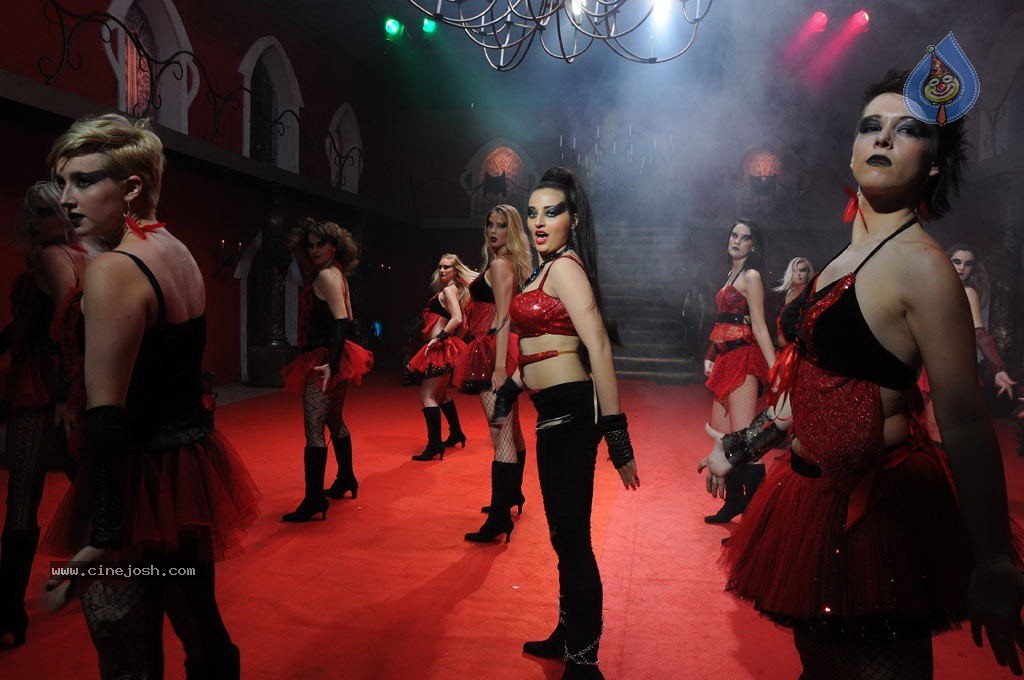 Nankam Pirai Tamil Movie Spicy Photos - 41 / 86 photos