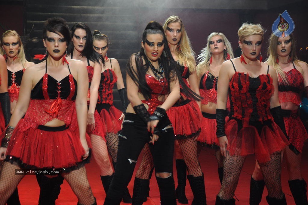 Nankam Pirai Tamil Movie Spicy Photos - 58 / 86 photos