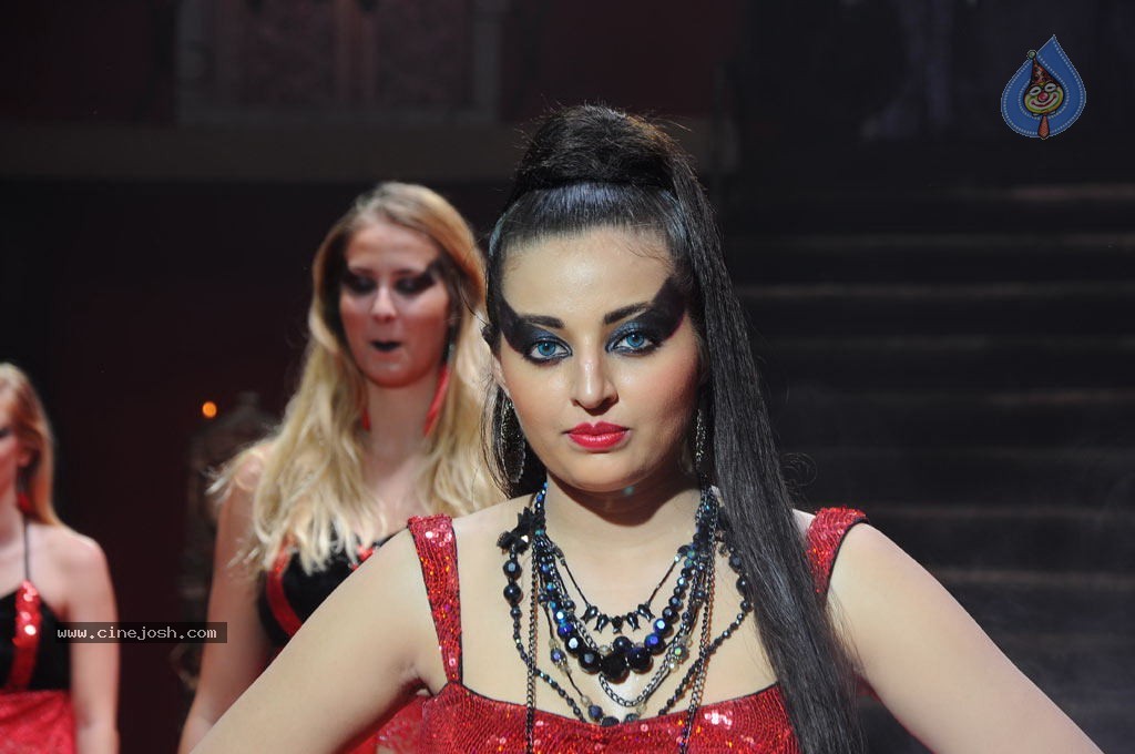 Nankam Pirai Tamil Movie Spicy Photos - 65 / 86 photos