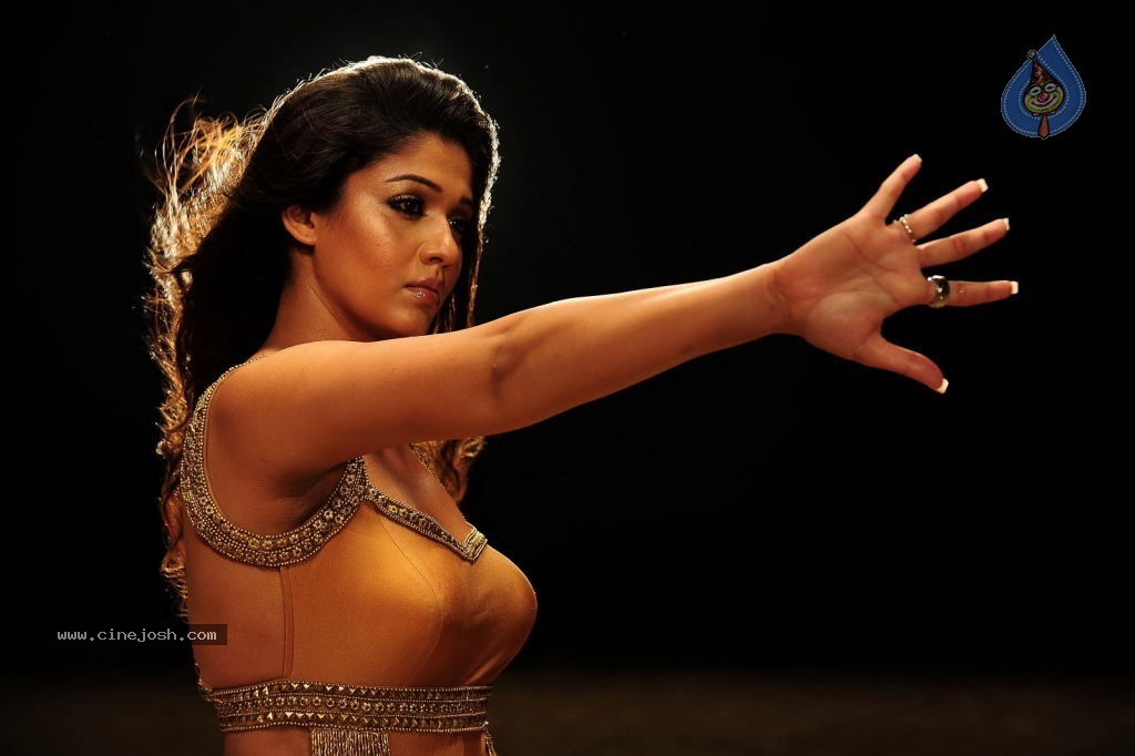 Nayanthara Hot Photos - 102 / 115 photos