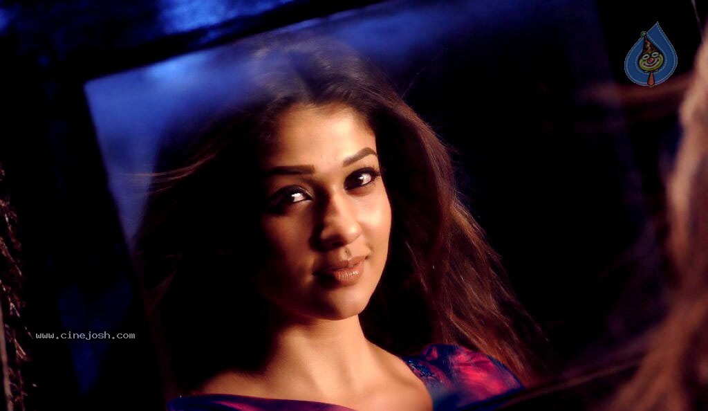 Nayanthara Hot Stills - 15 / 40 photos