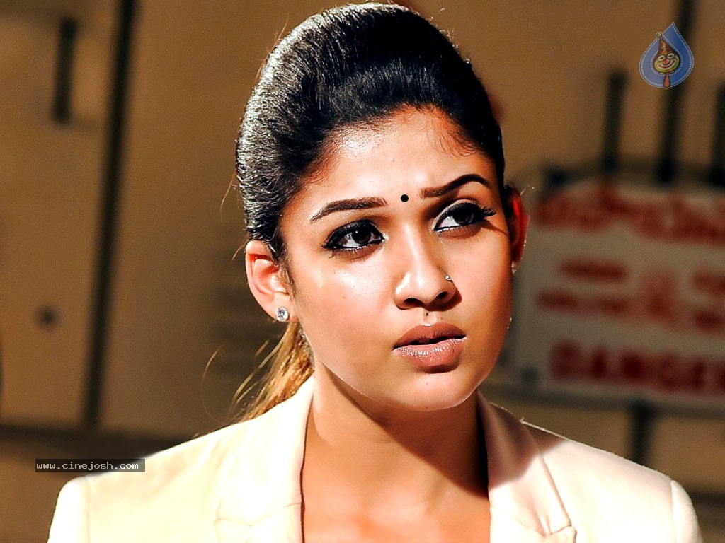 Nayanthara Hot Stills - 22 / 40 photos