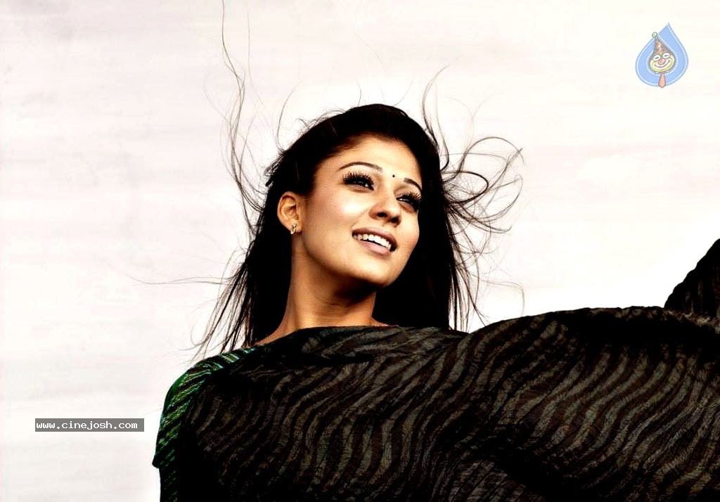 Nayanthara Hot Stills - 32 / 40 photos