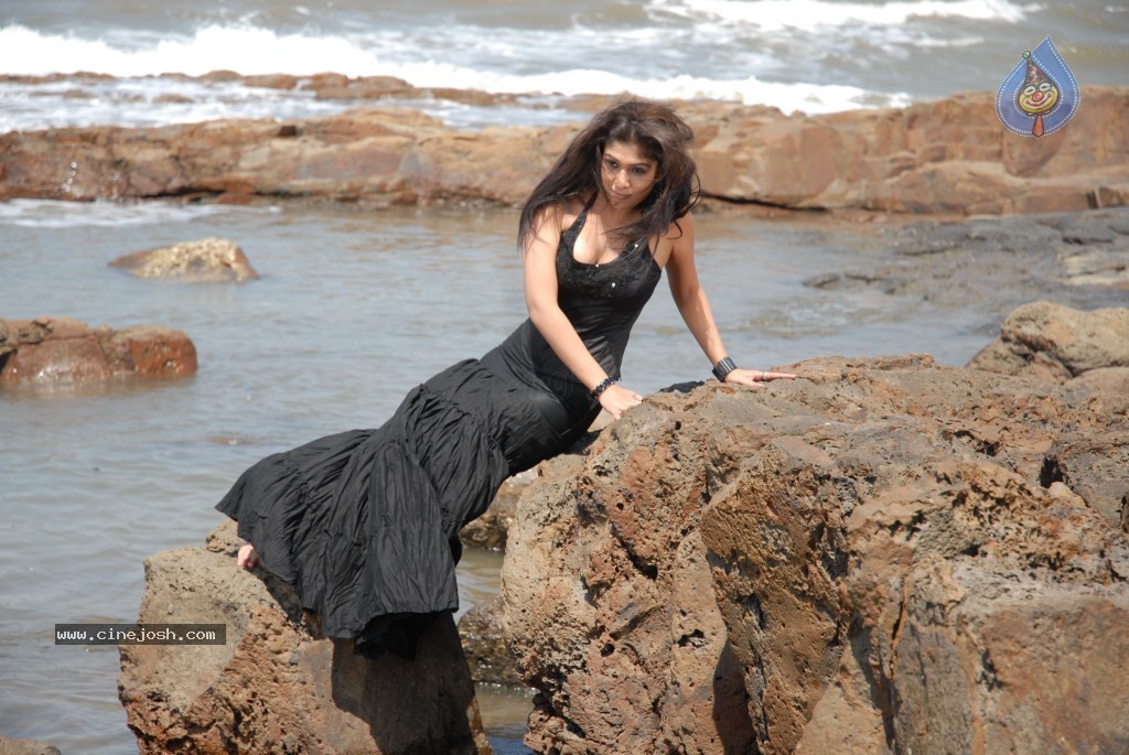 Nayanthara New Hot Stills - 9 / 80 photos