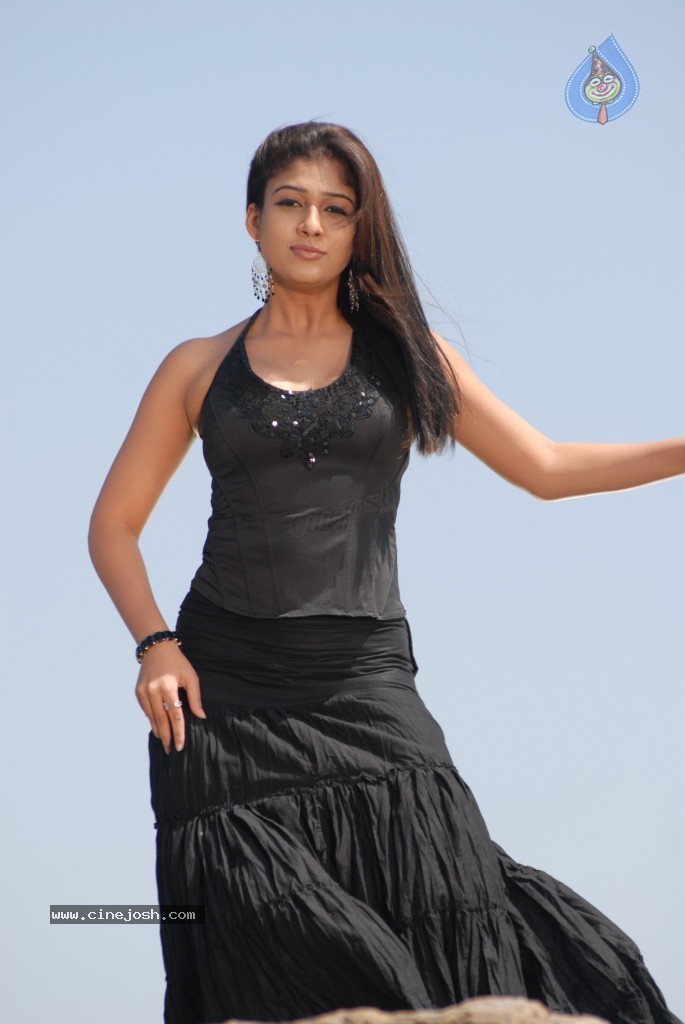 Nayanthara New Hot Stills - 27 / 80 photos