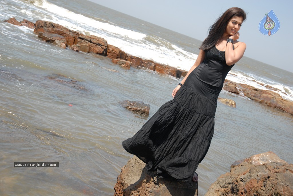 Nayanthara New Hot Stills - 29 / 80 photos