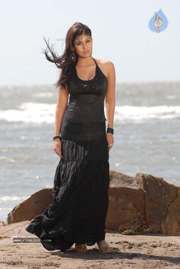 Nayanthara New Hot Stills - 62 / 80 photos