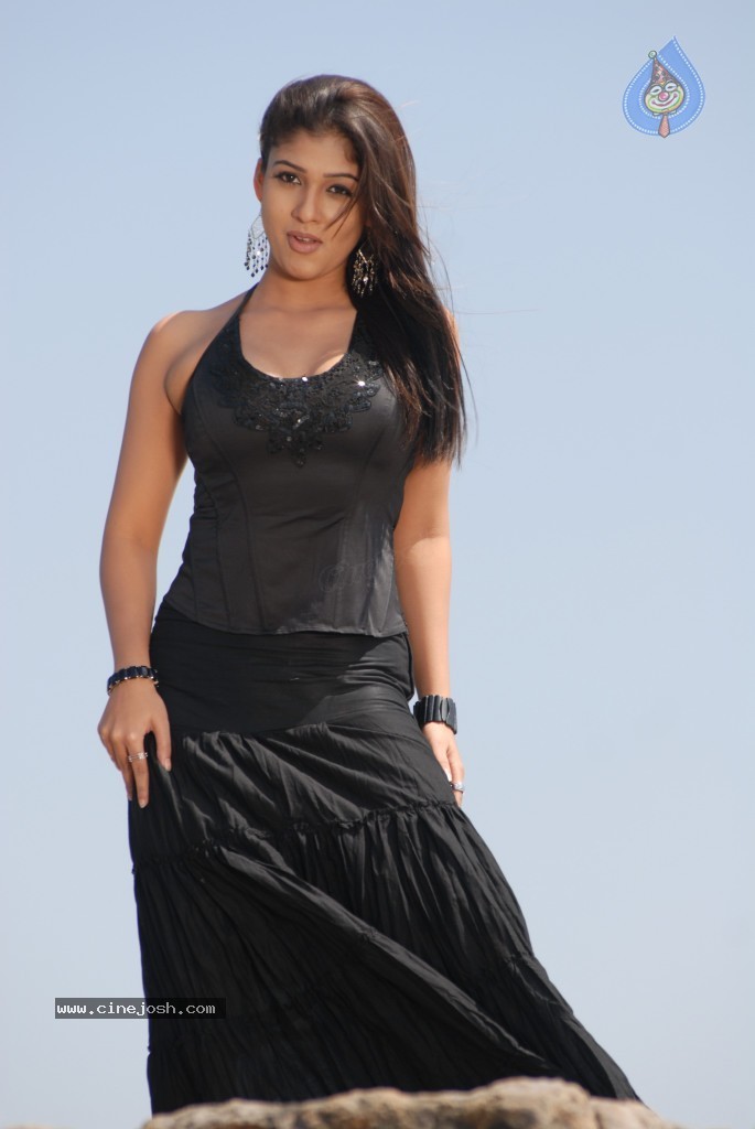 Nayanthara New Hot Stills - 77 / 80 photos