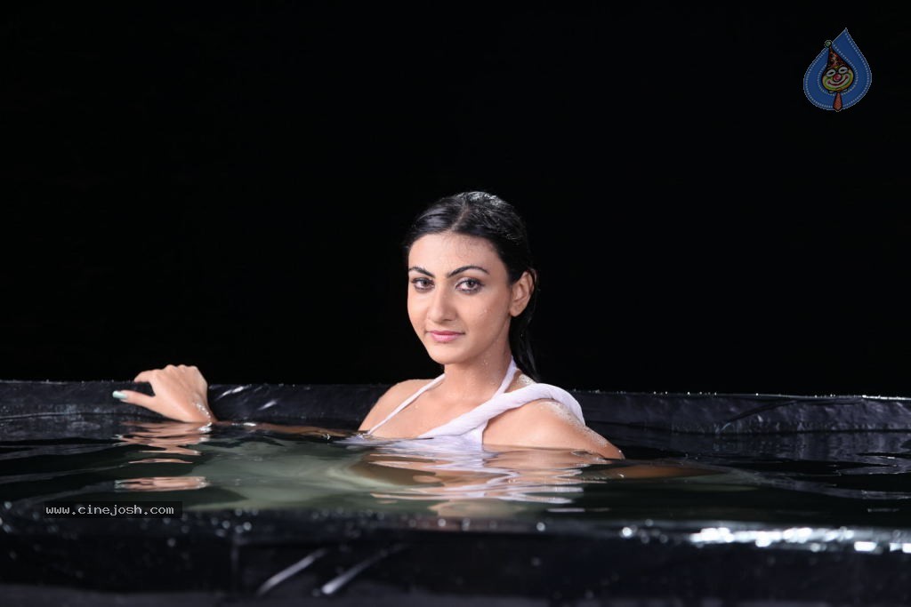 Neelam Upadhyay Hot Pics - 47 / 56 photos