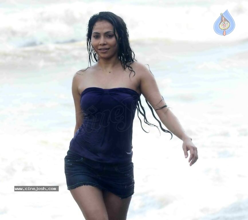 Nikita Rawal Spicy Stills - 4 / 38 photos