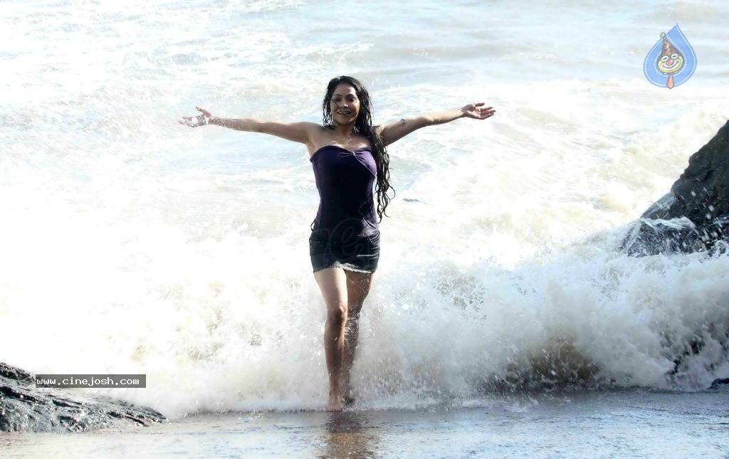 Nikita Rawal Spicy Stills - 9 / 38 photos