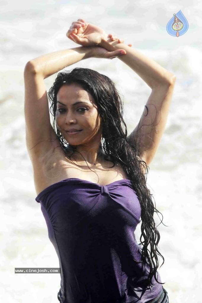 Nikita Rawal Spicy Stills - 32 / 38 photos