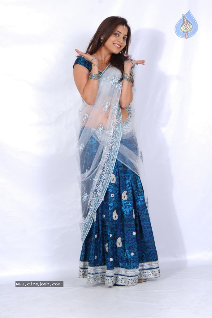 Nisha Agarwal Hot Photos - 48 / 80 photos